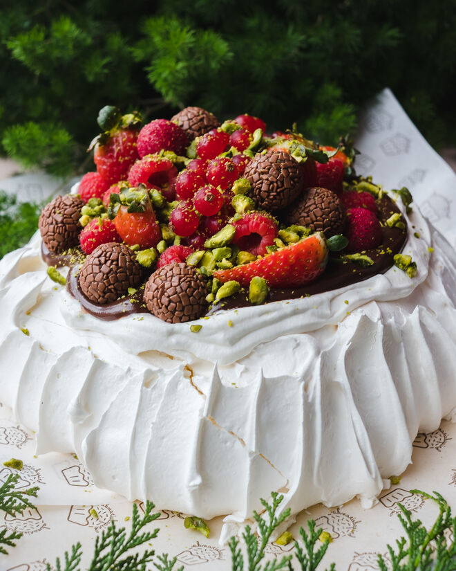 Pavlova recheada de brigadeiro, €45, Brigadeirando