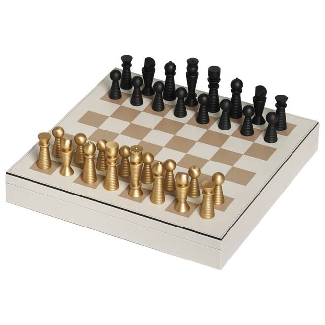 Jogo de xadrez em madeira e pele, €2750 (preço aproximado), Pinetti 