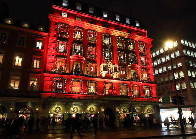 A fachada da Fortnum & Mason, Londres.