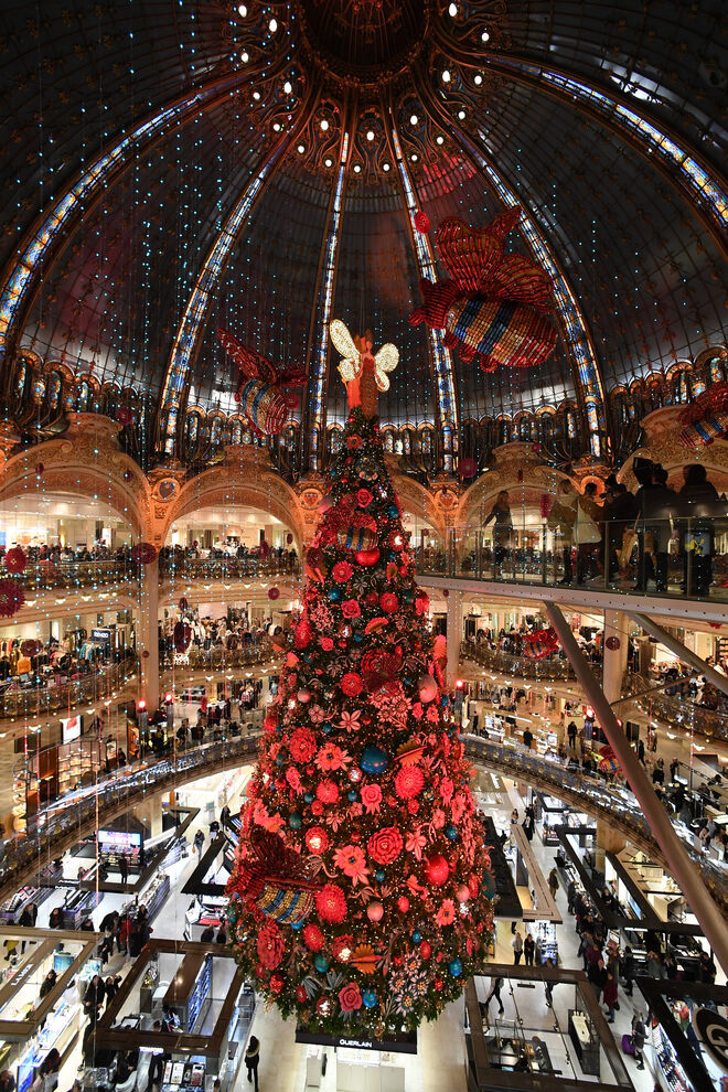 O interior das galerias Lafayette, Paris.