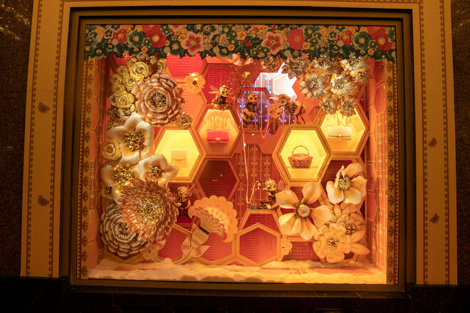 As montras das galerias Lafayette, Paris.