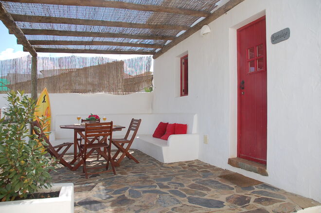 Aldeia de Pedralva, Vila do Bispo | Este alojamento premiado numa aldeia em Vila do Bispo propõe um programa de no mínimo três noites, que inclui pequeno-almoço, jantar e ceia e fogo-de-artifício.