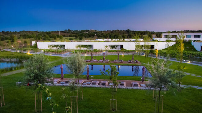 L’AND Vineyards, Évora | A L’AND Vineyards promete uma noite memorável no coração do Alentejo, com duas noites de alojamento, pequeno-almoço buffet, cocktail de boas vindas, jantar e festa (a partir de 595€ por pessoa).