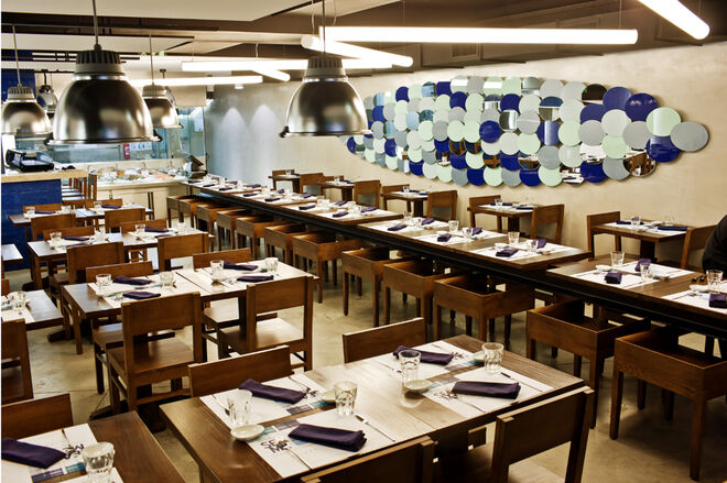 Sea Me, Lisboa | O novo chef do restaurante à beira-mar, Vasco Lello, apresenta as suas primeiras propostas para receber o novo ano com um tributo ao mar, desde atum maturado ao creme de Hokkaido e filetes de sardinha braseados, e muito mais. 