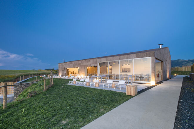 Santa Bárbara, São Miguel | O restaurante Santa Bárbara, na ilha de São Miguel, contará com a colaboração de três chefs conceituados (Diogo Manuel, André Fragoeiro e Manuel Dias) para lhe proporcionar momentos de degustação únicos com música ao vivo para se despedir de 2019 em grande. 