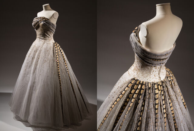 Ballerina: Fashion’s Modern Muse. De 11 de fevereiro a 18 de abril. Museu do Fashion Institute of Technology (MFIT), Nova Iorque. Vestido de debutante com tule pintado e penas em veludo pintadas, primavera de 1960, de Pierre Balmain. Emprestado por Hamish Bowles. 