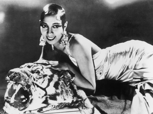 Josephine Baker, nome artístico de Freda Josephine McDonald, foi uma célebre cantora e dançarina norte-americana.