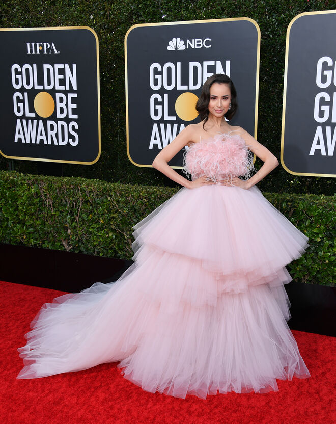 Sofia Carson em Giambattista Valli 