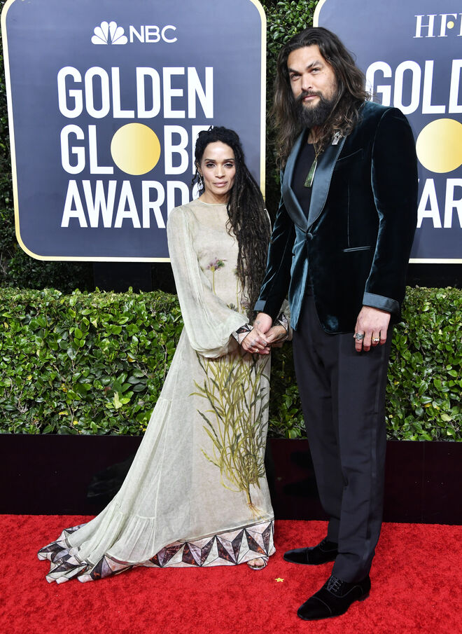 Lisa Bonet em Fendi e Jason Momoa em Tom Ford