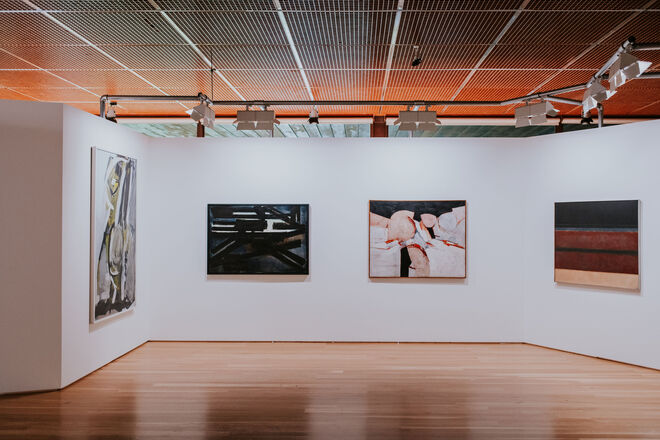 Interior da exposição Art on Display: Formas de expor 1949-69, até 2 de março de 2020. Na Galeria principal da Fundação Calouste Gulbenkian, Lisboa.