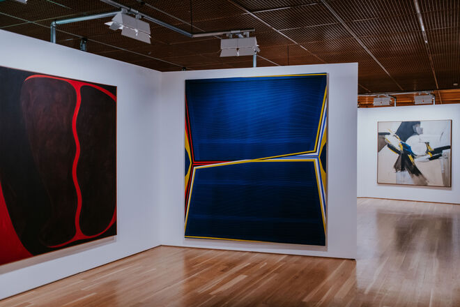 Interior da exposição Art on Display: Formas de expor 1949-69, até 2 de março de 2020. Na Galeria principal da Fundação Calouste Gulbenkian, Lisboa.