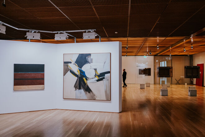 Interior da exposição Art on Display: Formas de expor 1949-69, até 2 de março de 2020. Na Galeria principal da Fundação Calouste Gulbenkian, Lisboa.