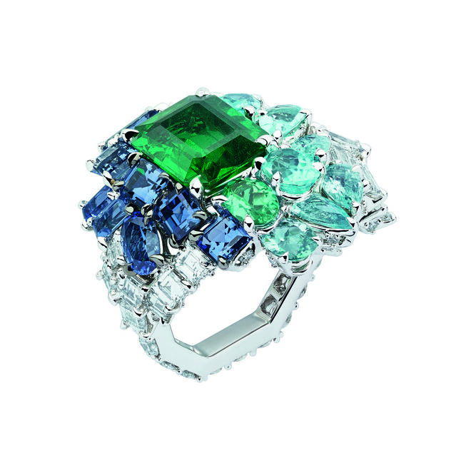 Anel Égyptien Emerald da coleção Gem Dior em ouro branco com turmalinas, esmeraldas e safiras, Dior 