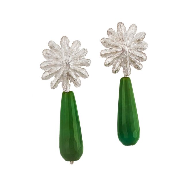 Brincos Poppy em prata com ágata verde, €139, Joana Ribeiro 