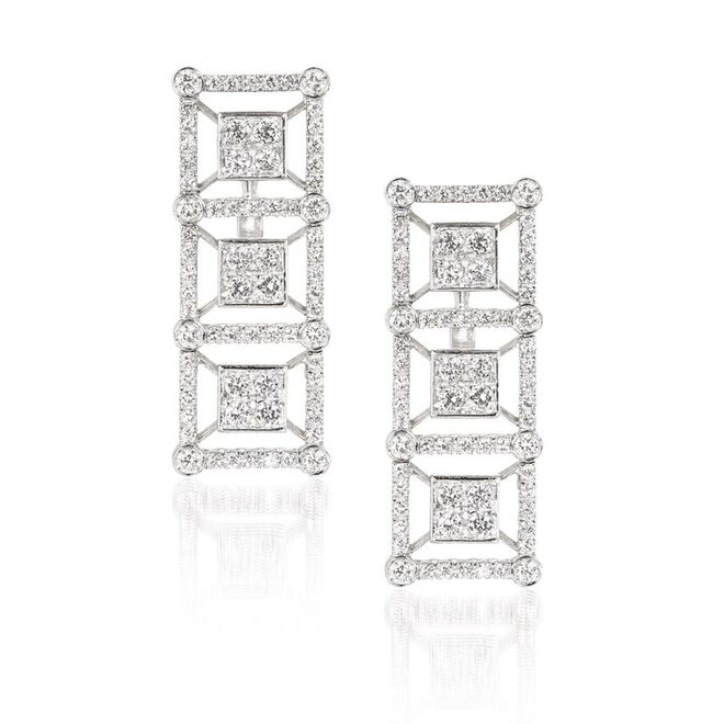 Brincos em ouro branco com diamantes, €7 500, David Rosas 