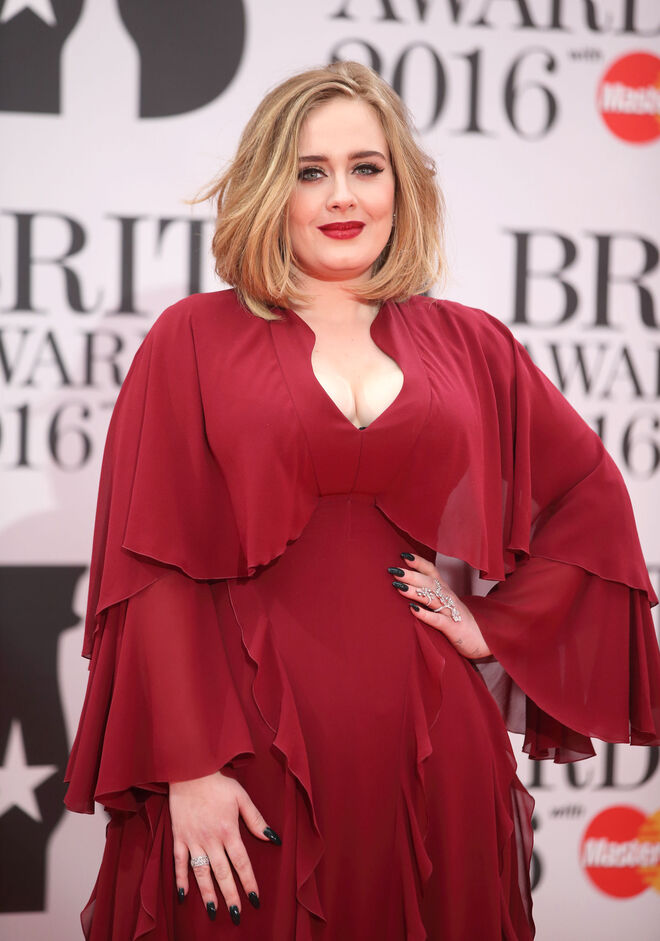 Adele no BRIT Awards 2016, em Londres, a 24 de fevereiro de 2016