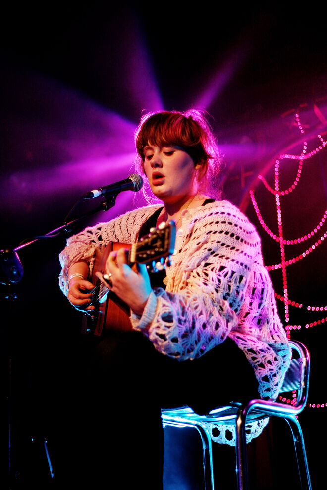 Adele no MTV Gonzo On Tour, em Brighton, Inglaterra, a 19 de maio de 2007