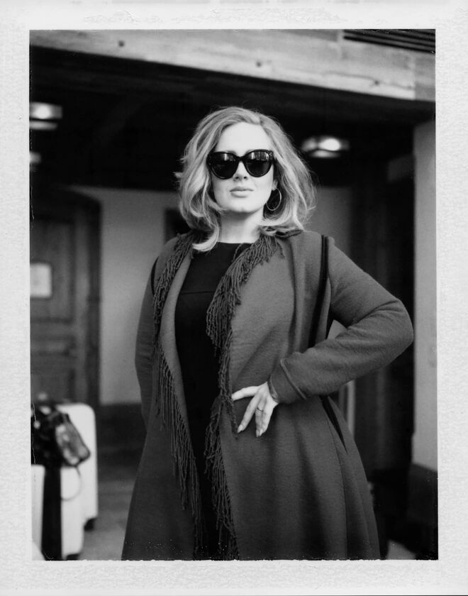 Adele antes da sua apresentação no Radio City Music Hall, em Nova Iorque, a 17 de novembro de 2015
