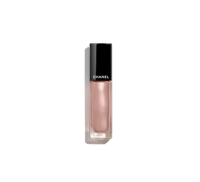Sombra de olhos líquida Ombre Première Laque no tom 26 - Quartz Rose, €33, Chanel