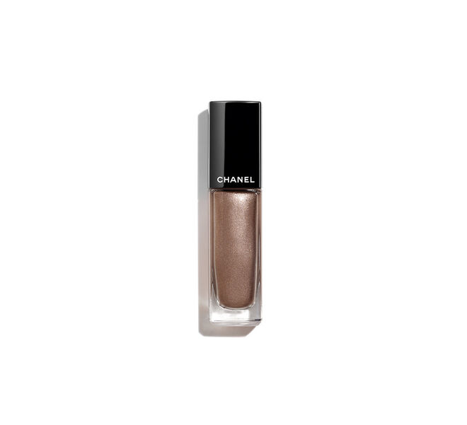 Sombra de olhos líquida Ombre Première Laque no tom 28 - Desert Wind, €33, Chanel
