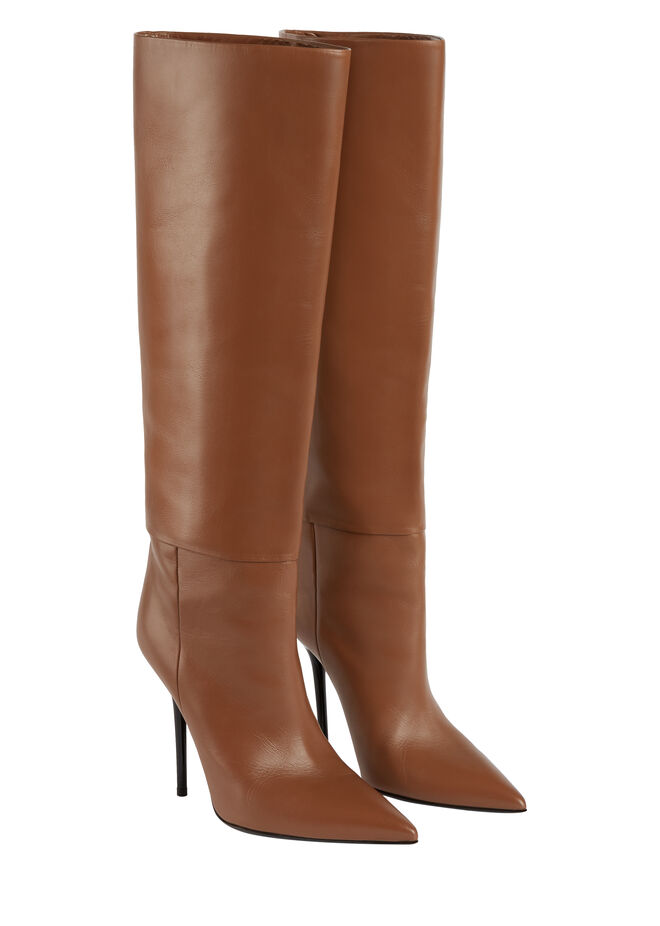 Botas, €825, Versace 