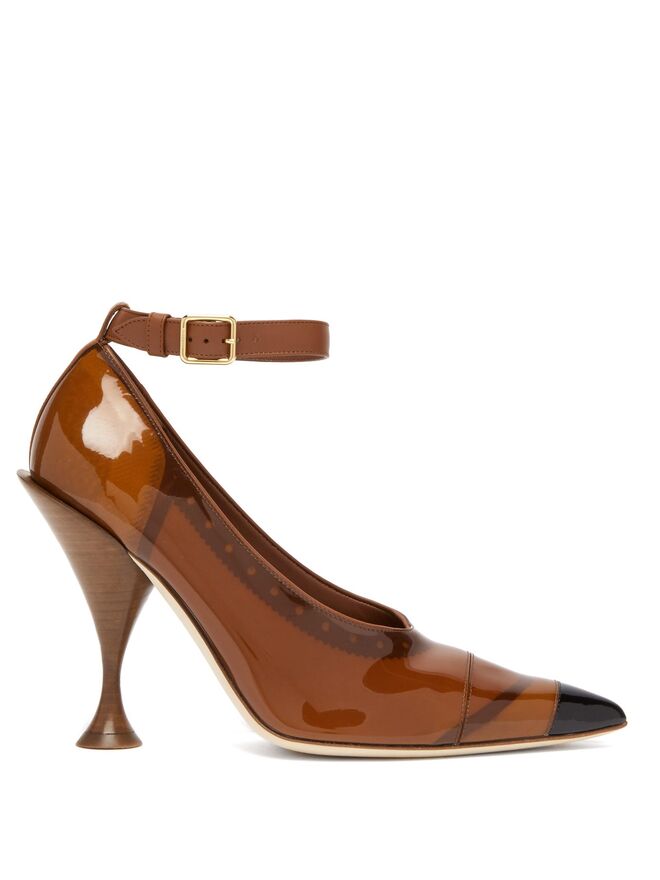 Sapatos, €590, Burberry, em matchesfashion.com 