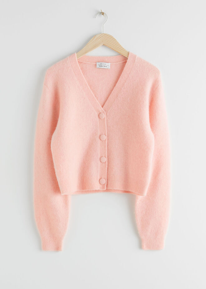 Alpaca Blend V-Neck Cardigan, €79, & Other Stories, em www.stories.com