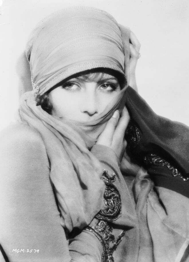 A atriz sueca Greta Garbo.