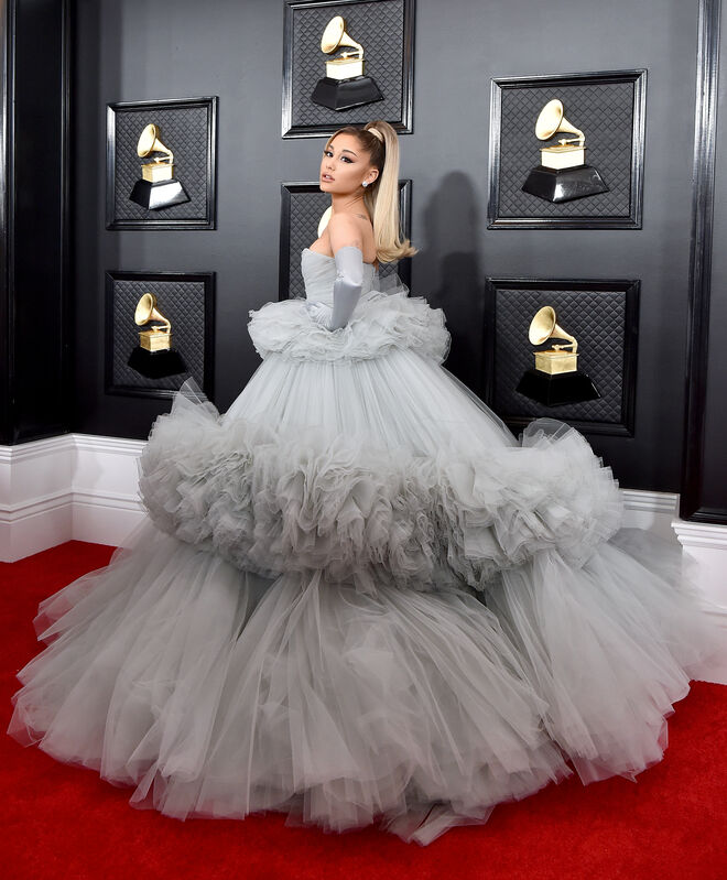 Ariana Grande em Giambattista Valli