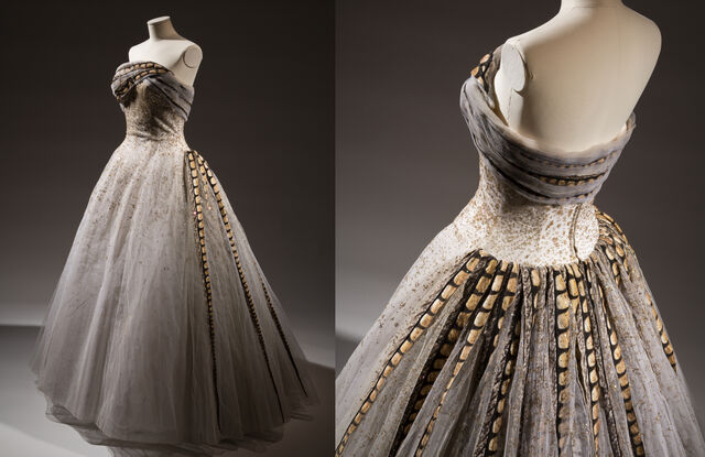 Vestido de Pierre Balmain da primavera de 1960. Exposição Ballerina: Fashion’s Modern Muse, no Museu do FIT, em Nova Iorque. Emprestado por Hamish Bowles.