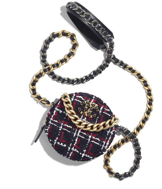 Carteira, €1690, Chanel