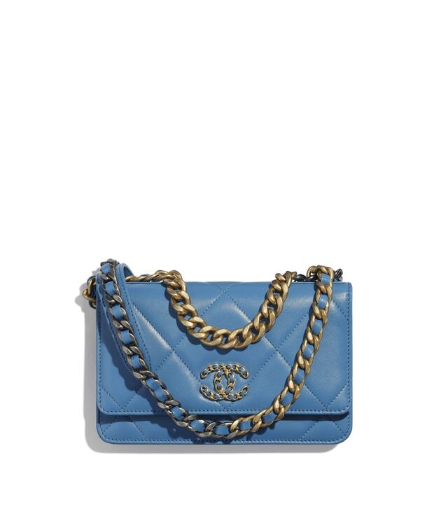 Carteira, €2800, Chanel