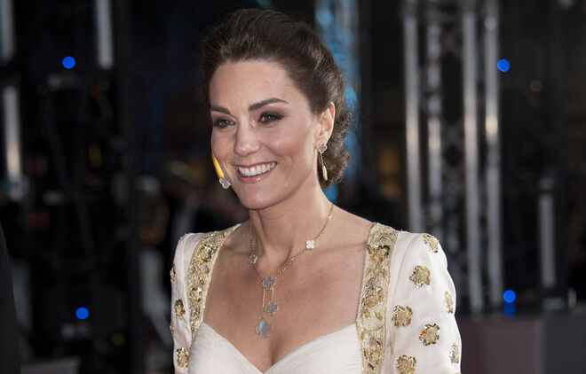 A duquesa de Cambridge, Kate Middleton, nos BAFTA 2020 com joias Van Cleef & Arpels