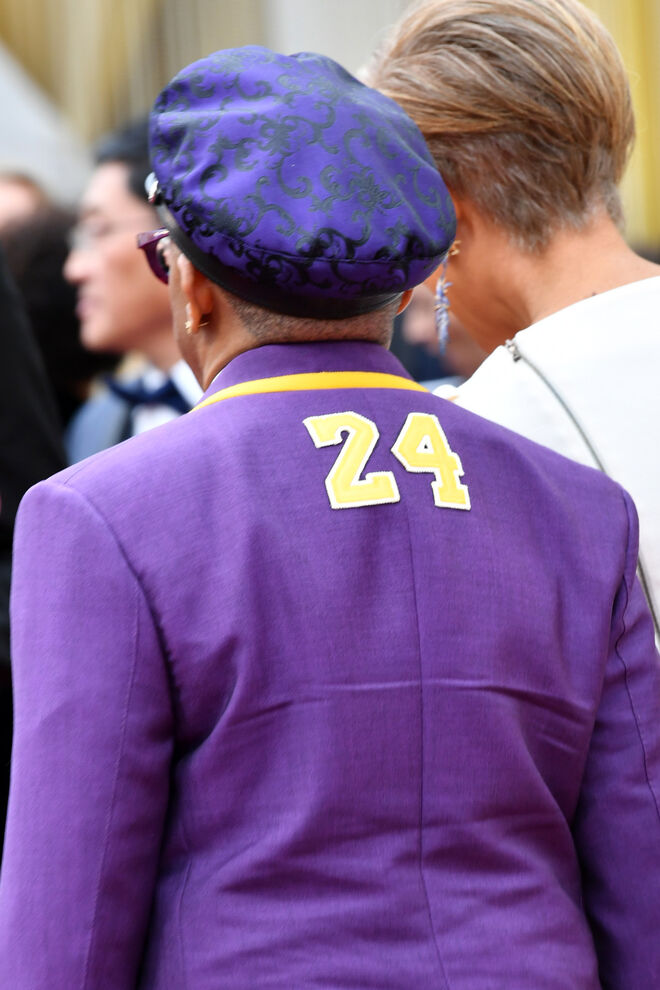 O fato de Spike Lee com o número 24, em referência a Kobe Bryant