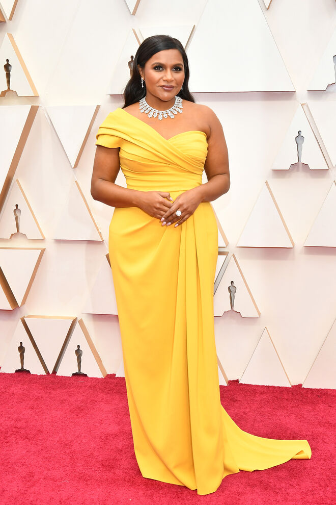 Mindy Kaling em Dolce & Gabbana e joias Chopard