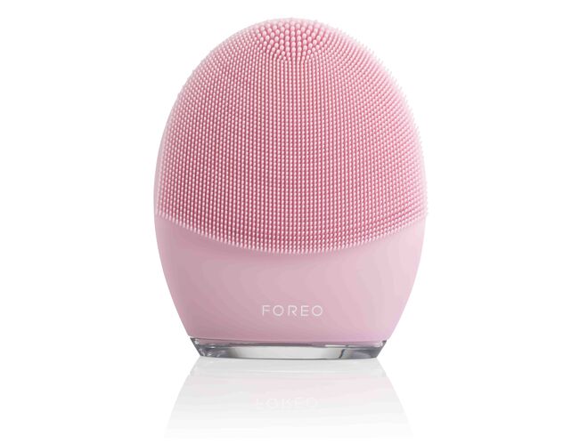 Luna 3 no tom rosa claro (para mulheres com pele normal), €199, FOREO, em www.foreo.com