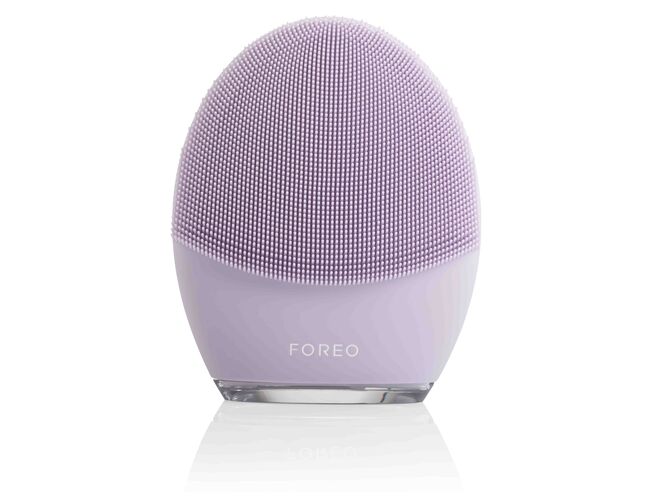 Luna 3 no tom violeta (para mulheres com pele sensível), €199, FOREO, em www.foreo.com