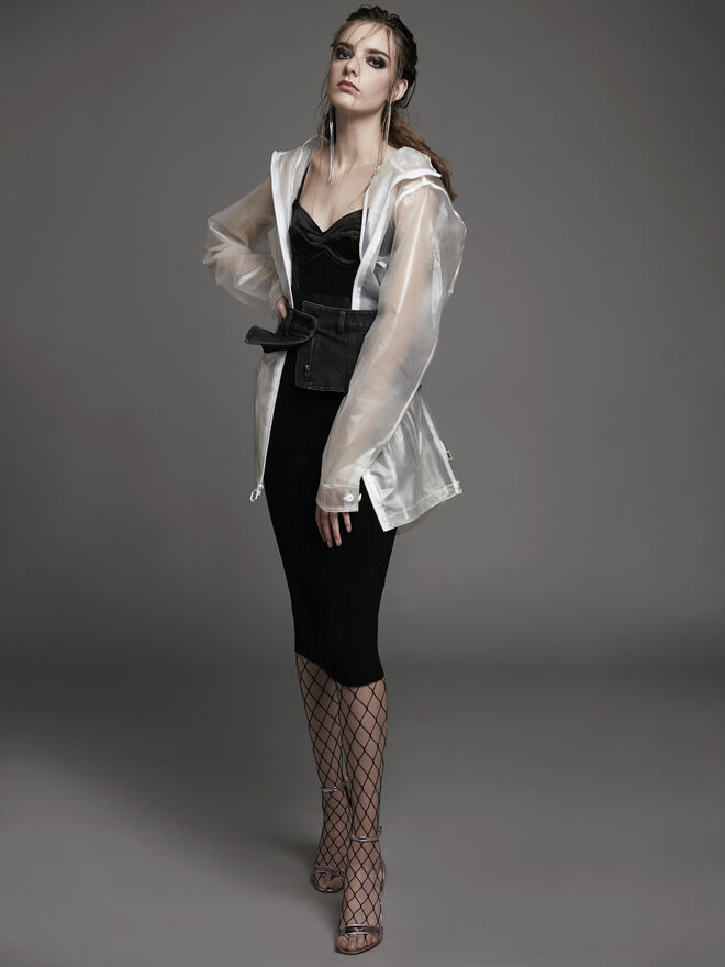 Stylist: Tatiana Costa Dias | Modelo: Beatriz Fernandes, Elite Lisbon | Tema: The Party | Casaco Vans; Vestido e sapatos Elisabetta Franchi; Cinto Miss Sixty; Meias e brincos da produção