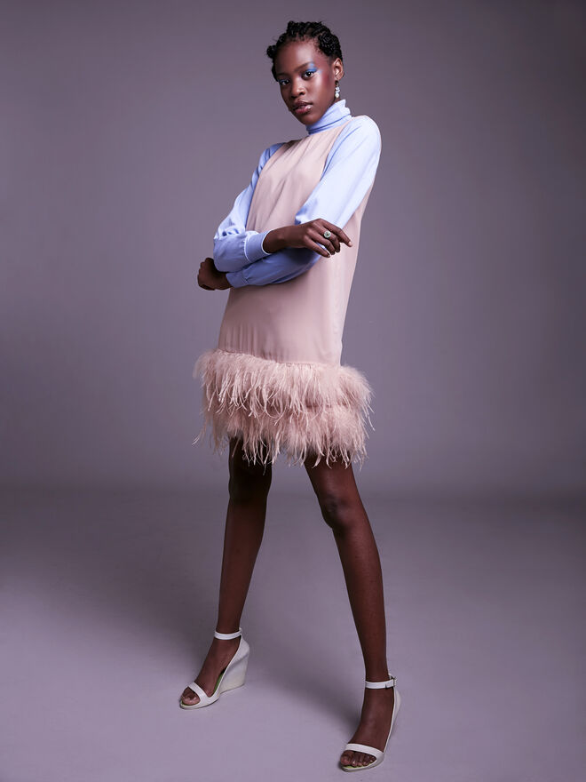 Stylist: Marta Ernesto | Modelo: Felmanha Correia, L’Agence | Tema: Dreaming Lavander | Camisola, vestido e sapatos Peris Costumes; Brincos e anel Missangas&Co