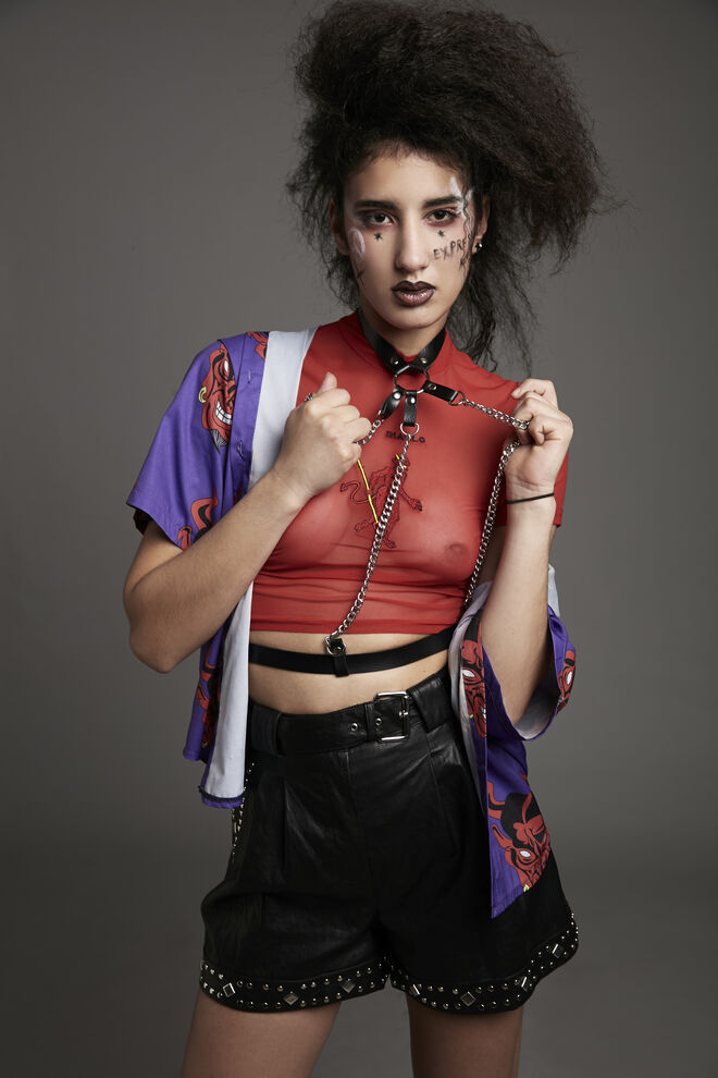 Stylist: Ana Catarina Pereira | Modelo: Cátia Louro, Face Models | Tema: Punk is not Dead | Calções Twinset; Top, camisa e harness da produção