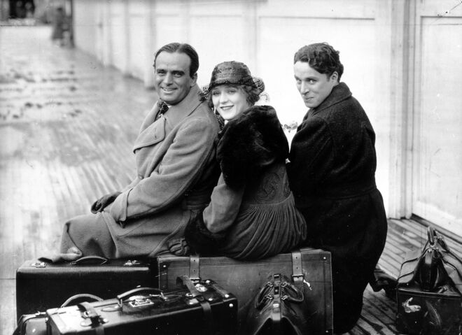 Douglas Fairbanks, Mary Pickford e Charles Chaplin. 