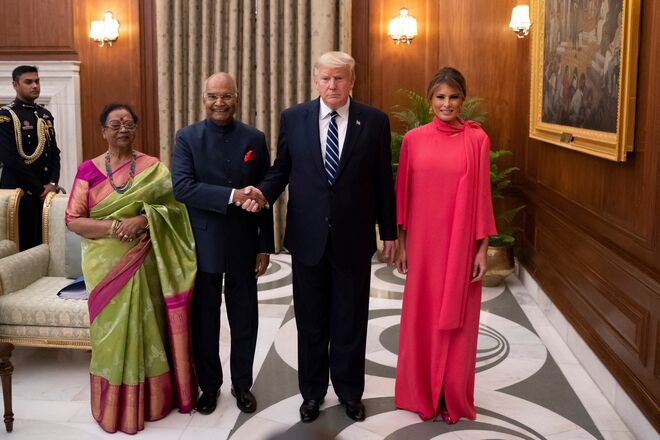 A primeira-dama Savita Kovind e o presidente da Índia Ram Nath Kovind com Donald e Melania Trump