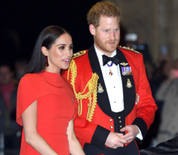 A razão inesperada pela qual Meghan e Harry vestiram vermelho 