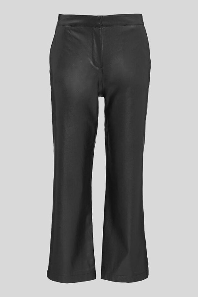 Calças, €29,90, C&A 