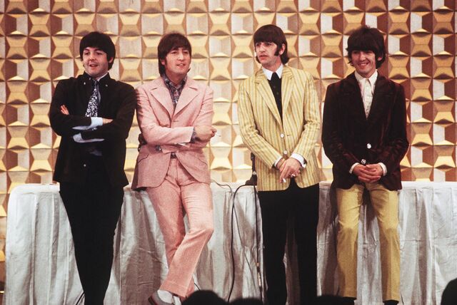 The Beatles fizeram sua única pintura coletiva em 1966 — Paul McCartney, John Lennon, Ringo Starr e George Harrison em Tóquio, a 29 de junho de 1966