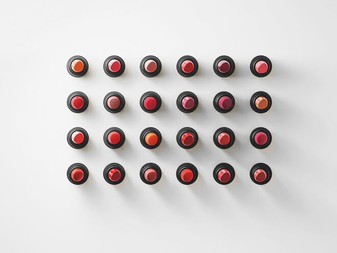 Os batons Rouge Hermès têm 24 cores, 14 com acabamento acetinado, 10 em textura mate