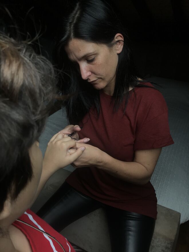 INÊS CASTEL-BRANCO, ATRIZ | "Apanhaste-me a cortar as unhas ao miúdo :) cuidar dele [o filho] é a resposta."