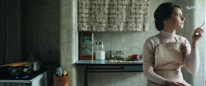 JOANA SANTOS, ATRIZ | "Escolhi esta foto da curta-metragem 'Menina', do Simão Cayatte. Esta personagem retrata um tempo onde a mulher não tinha grande poder de decisão, não podia votar, não podia viajar sem a autorização do marido, ter uma carreira bem sucedida, a função da mulher era ser dona de casa, a emancipação da mulher era mal vista pelo homem. Mas as coisas mudaram, graças a mulheres e homens que se revoltaram e continuam a revoltar e a lutar contra a desigualdade de género. E eu agradeço todos os dias a essas pessoas que fizeram com que eu hoje possa escolher o que eu quero ser."