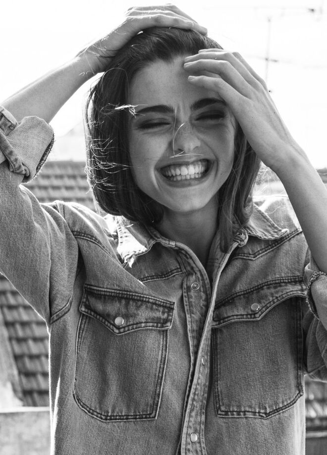 JOANA AGUIAR, ATRIZ | “Escolhi esta fotografia porque, para mim, a força – seja ela feminina ou masculina – está na boa disposição. Eu procuro adotar sempre esta forma de estar e é nela que encontro a minha força!”