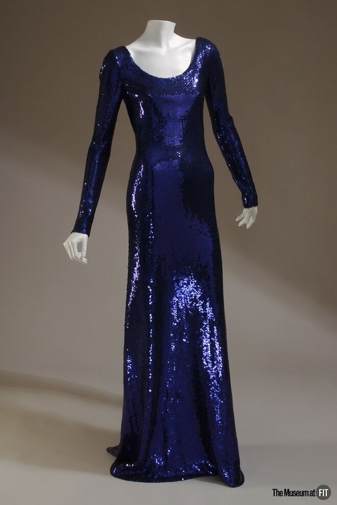 Vestido de Halston, 1972. Na exposição Eleanor Lambert: Empress of Seventh Avenue. 